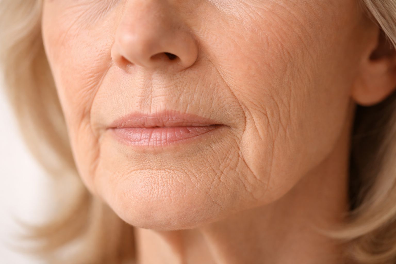 The Glycation Defense: How Collagen Peptides Help Protect Your Skin from “Sugar Sag”